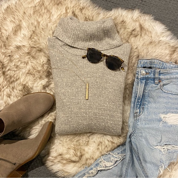 Banana Republic Sweater Turtle Neck - Picture 2 of 7